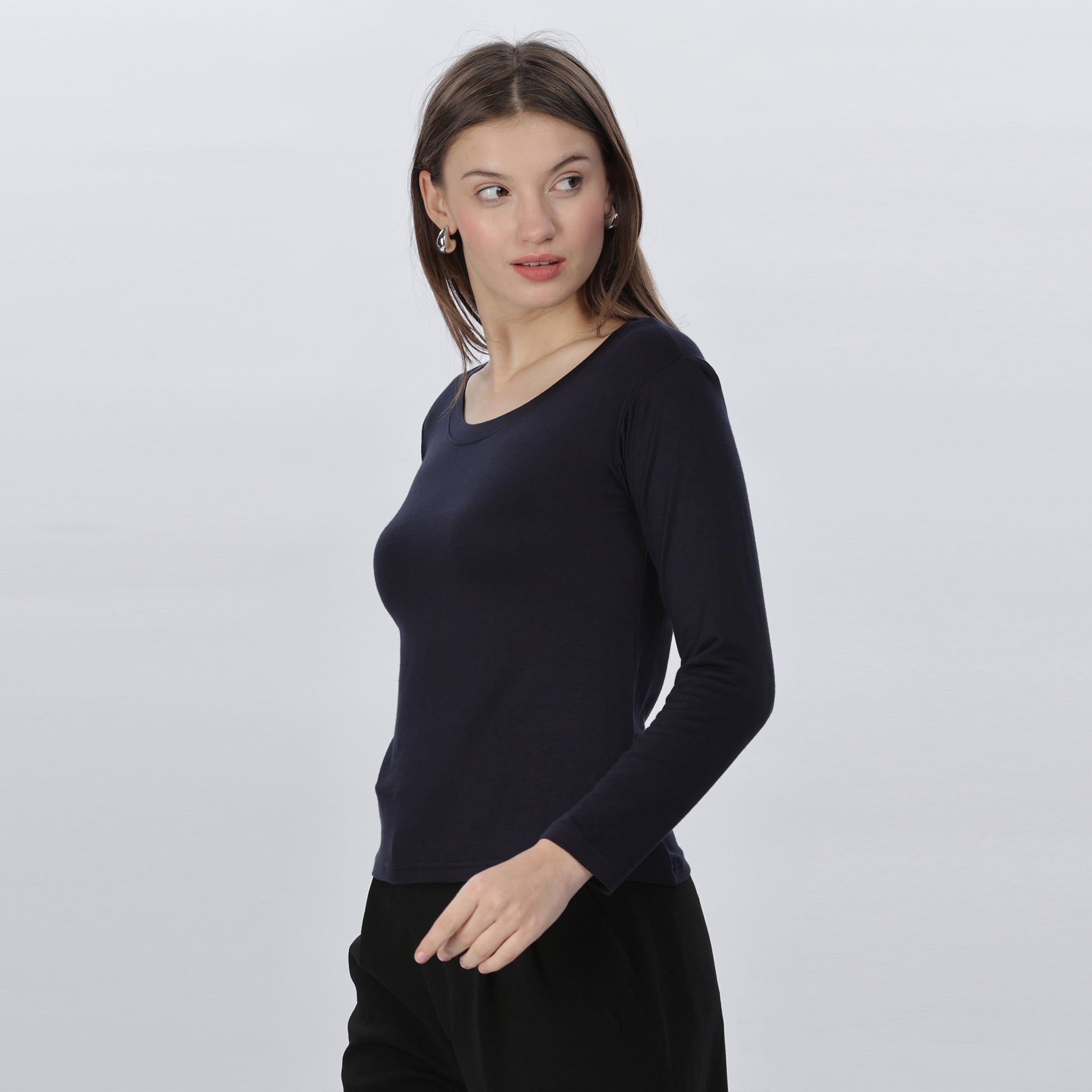 Women's Strechable Body Fit Inner Shirt (Black)
