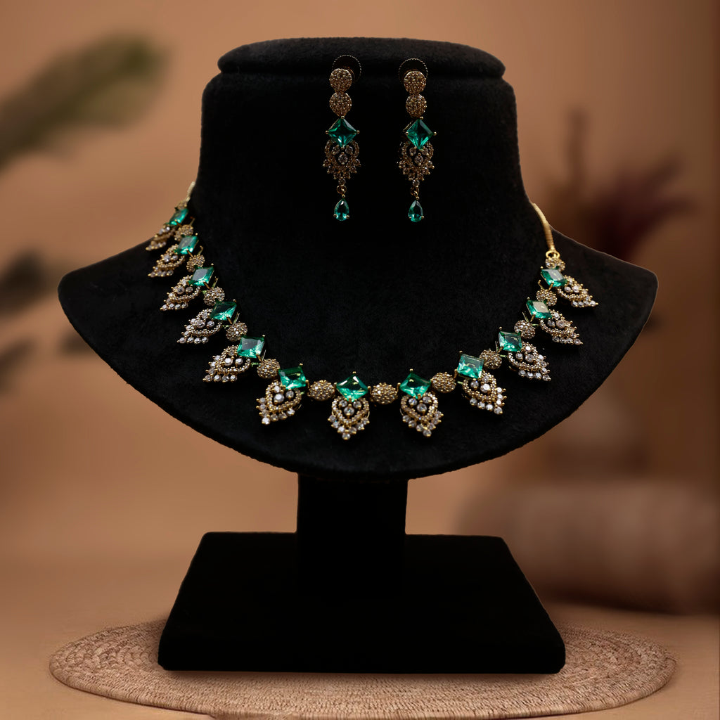 Elegant Emerald Green Necklace Set – Antique Gold Imitation Jewelry
