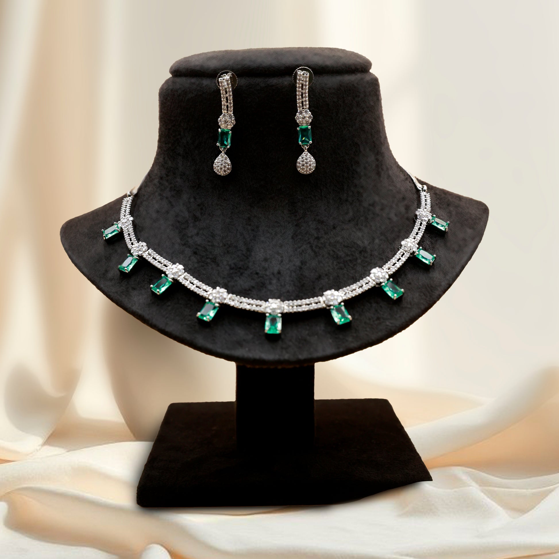 Antique Gold Emerald Necklace Set – Premium Imitation Bridal Jewelry with White Stones & Earrings